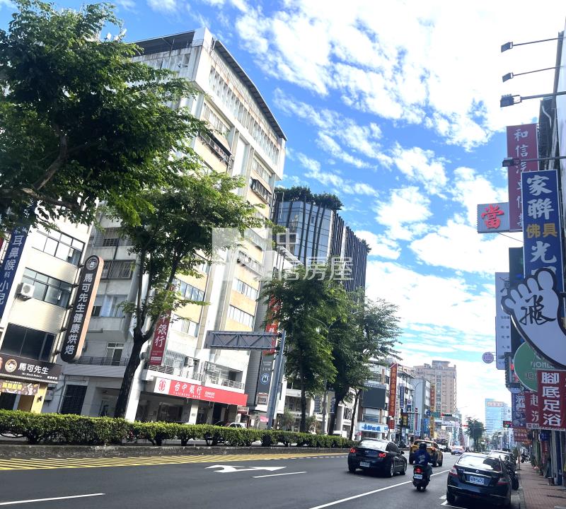 正30米中清路熱鬧四樓透店房屋室內格局與周邊環境
