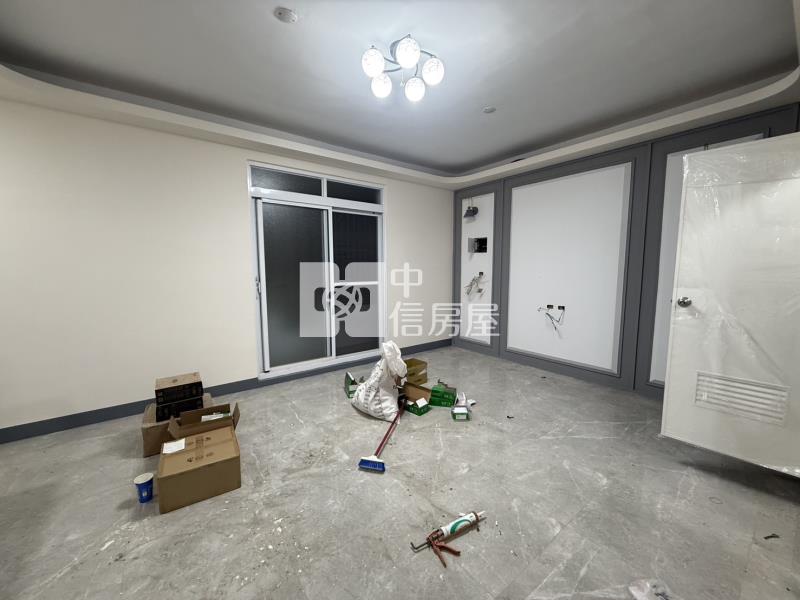 九如近交流道車庫透天房屋室內格局與周邊環境