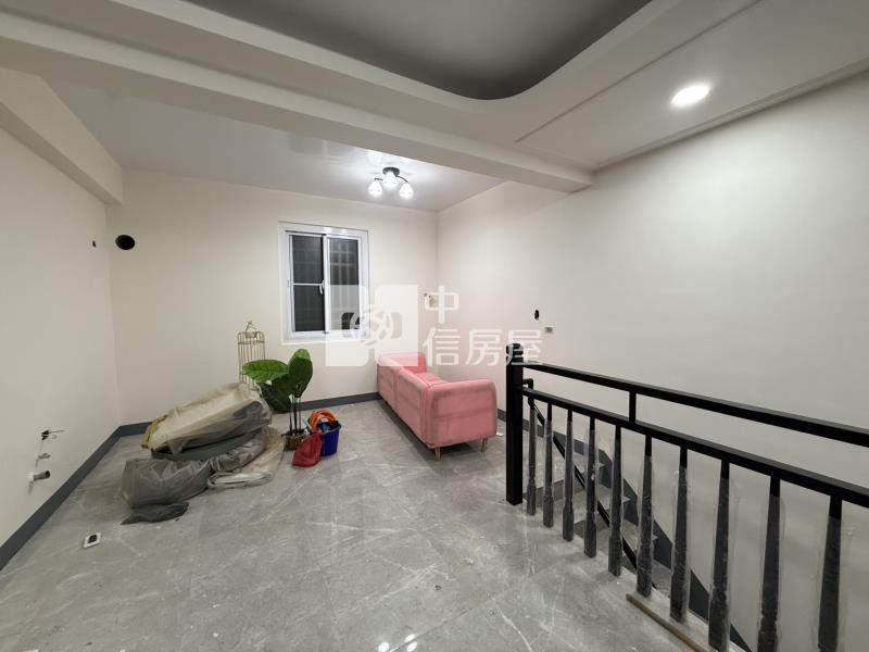 九如近交流道車庫透天房屋室內格局與周邊環境