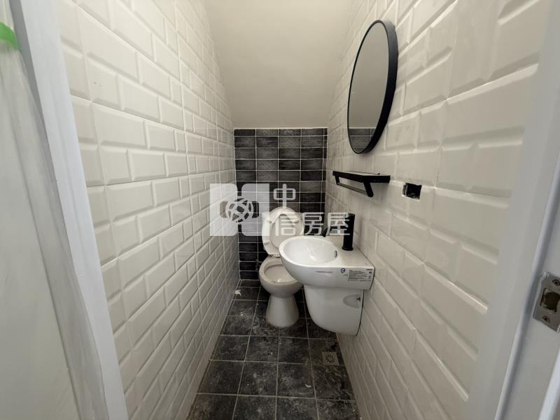 九如近交流道車庫透天房屋室內格局與周邊環境