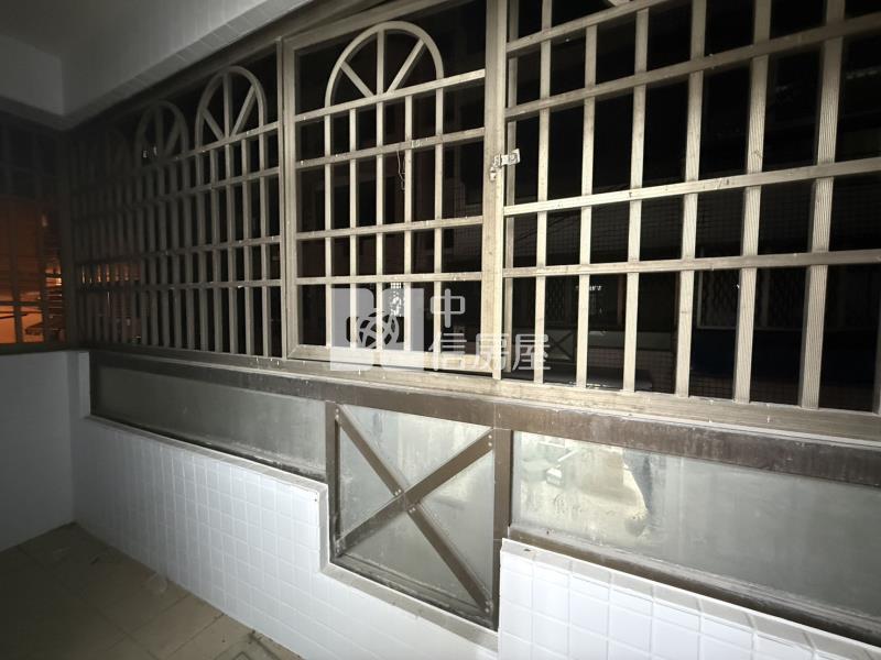 九如近交流道車庫透天房屋室內格局與周邊環境