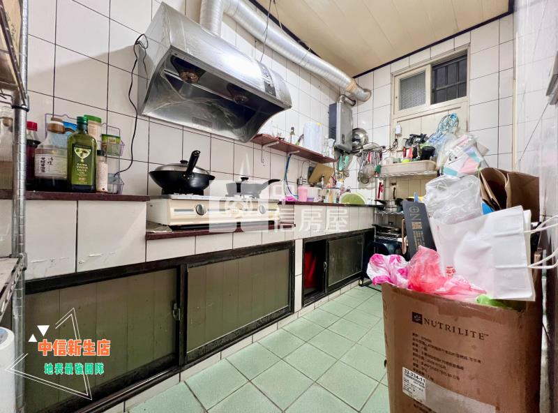 部桃愛買高城市場旁透天店面房屋室內格局與周邊環境