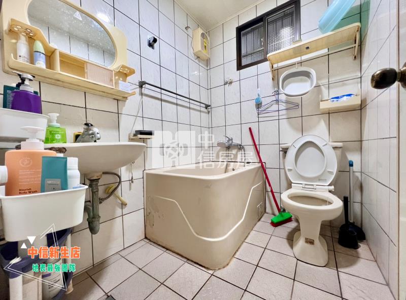 部桃愛買高城市場旁透天店面房屋室內格局與周邊環境