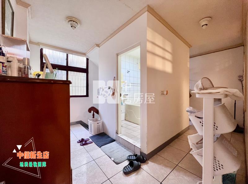 部桃愛買高城市場旁透天店面房屋室內格局與周邊環境