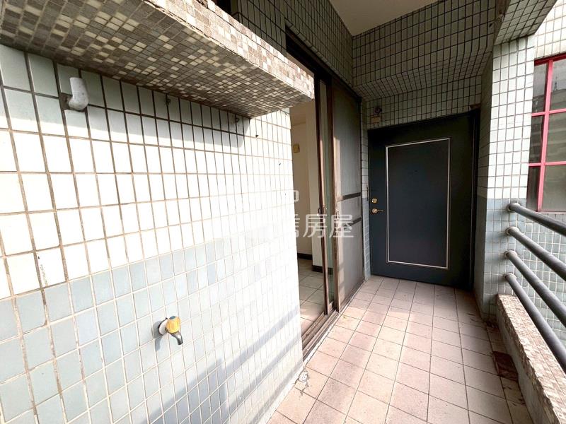 名人山水三房露臺戶房屋室內格局與周邊環境