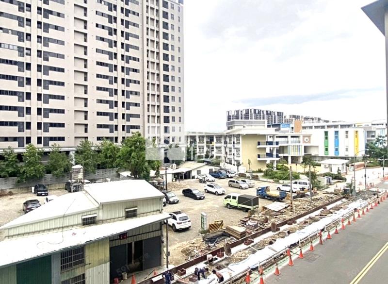 名人山水三房露臺戶房屋室內格局與周邊環境