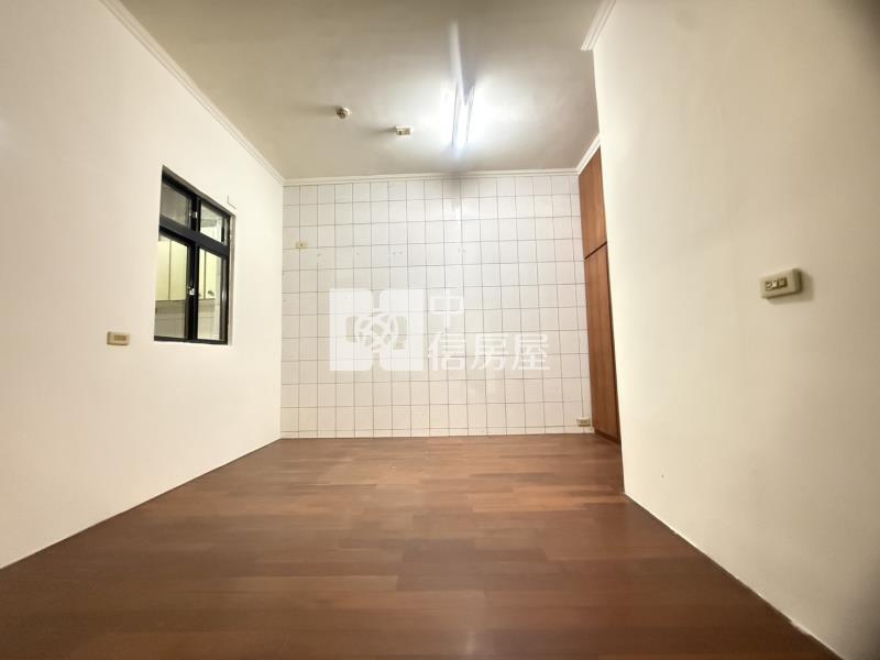 (獨家專賣)599-稀有低總價名座花園1樓3+1房【中信王牌】房屋室內格局與周邊環境