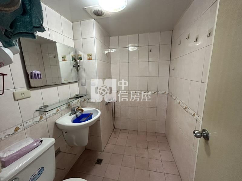 安坪超大坪數之三房大樓房屋室內格局與周邊環境