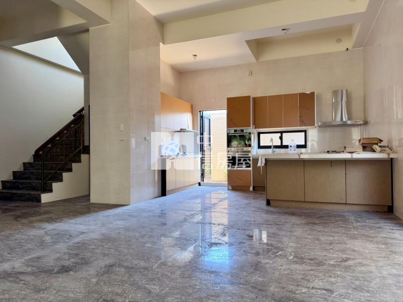 中興新村首區電梯別墅房屋室內格局與周邊環境