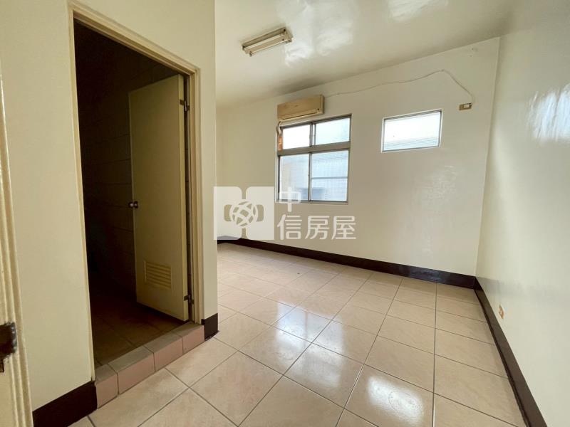 斗六雲科工旁車庫透天房屋室內格局與周邊環境