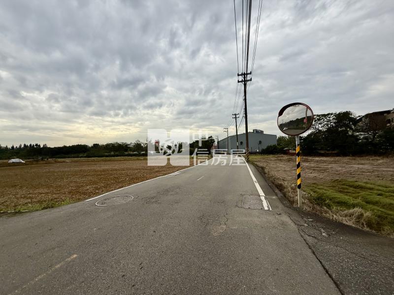 過嶺2千多坪雙面臨路農地房屋室內格局與周邊環境