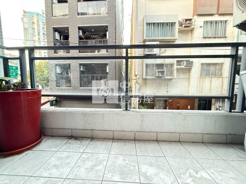 西屯路前後臨路收租店套房屋室內格局與周邊環境