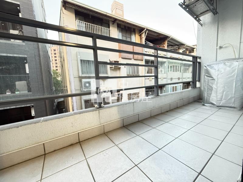 西屯路前後臨路收租店套房屋室內格局與周邊環境