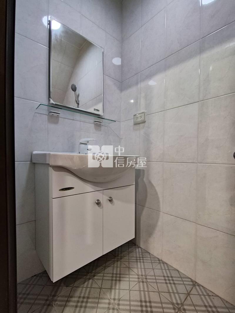 新營太子路全新透天車墅D房屋室內格局與周邊環境