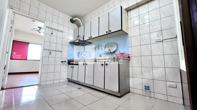 太平樹孝商圈蛋黃區入門玄關兩房B1平車房屋室內格局與周邊環境