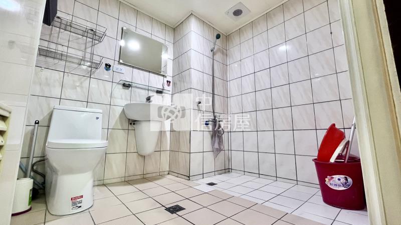 太平樹孝商圈蛋黃區入門玄關兩房B1平車房屋室內格局與周邊環境