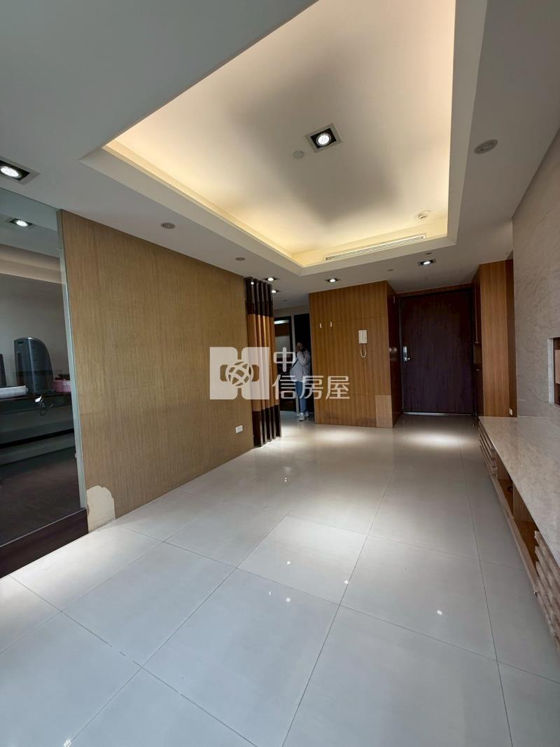 專任世界之心高樓角間朝南永久棟距2+1房平車房屋室內格局與周邊環境