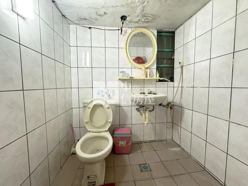 中興商圈旁大地坪8米寬透天房屋室內格局與周邊環境