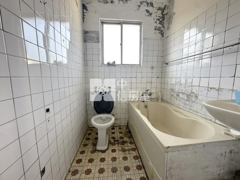 中興商圈旁大地坪8米寬透天房屋室內格局與周邊環境