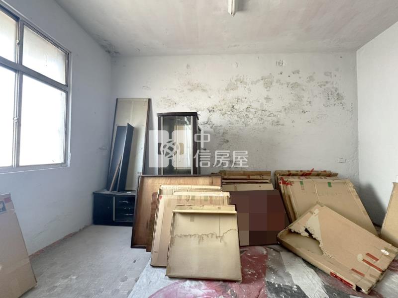 中興商圈旁大地坪8米寬透天房屋室內格局與周邊環境