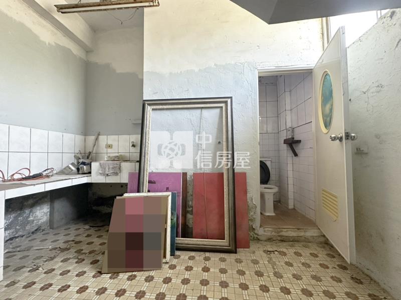 中興商圈旁大地坪8米寬透天房屋室內格局與周邊環境