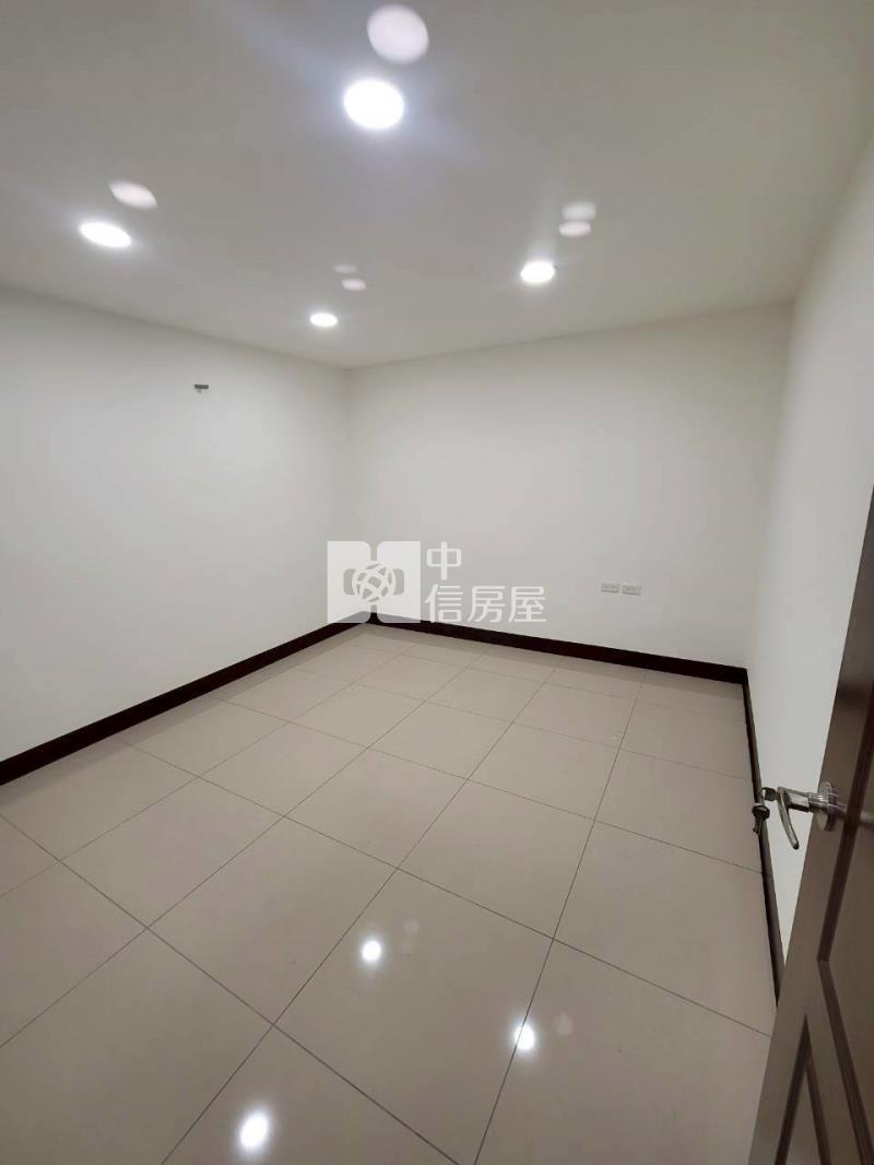 近龍潭百年商圈活巷大別墅(門前停車)房屋室內格局與周邊環境