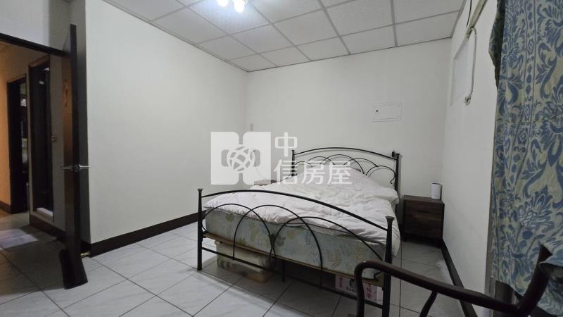 六六快速路旁別墅房屋室內格局與周邊環境