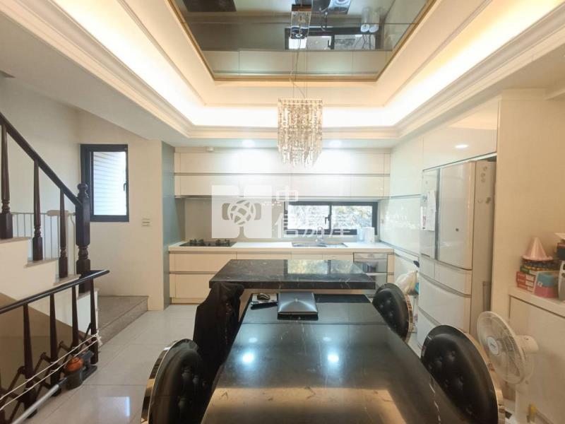 (A){深耕六期}前後花園挑高美別墅(中信卓越團隊)房屋室內格局與周邊環境