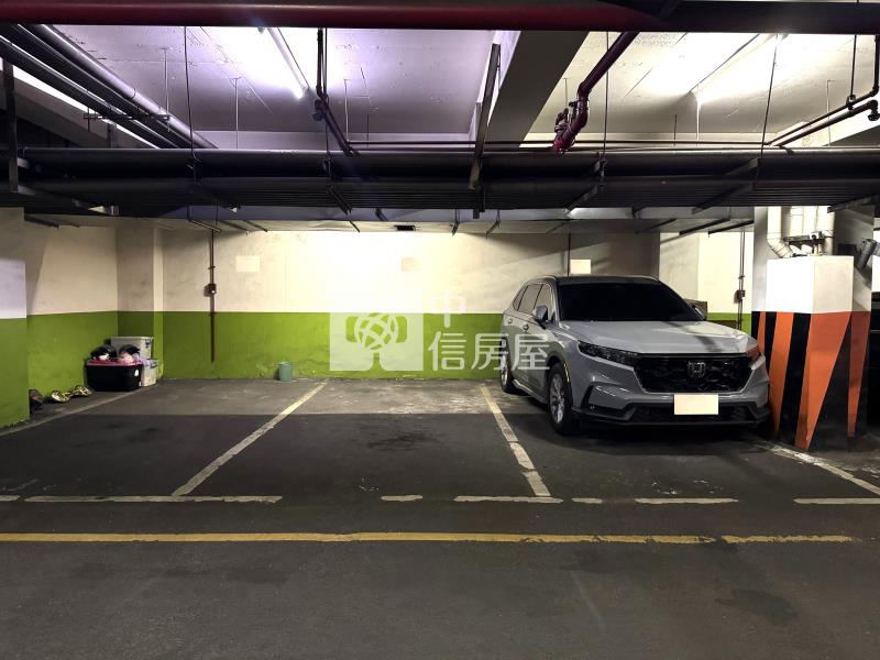 正天津服飾街6.4米大面寬角店(專任）房屋室內格局與周邊環境