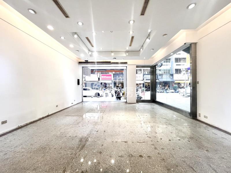 正天津服飾街6.4米大面寬角店(專任）房屋室內格局與周邊環境