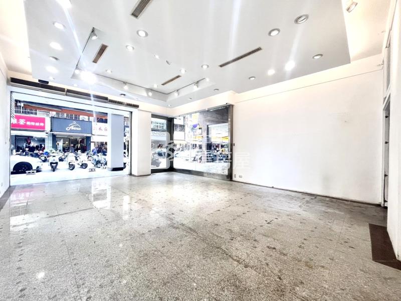 正天津服飾街6.4米大面寬角店(專任）房屋室內格局與周邊環境