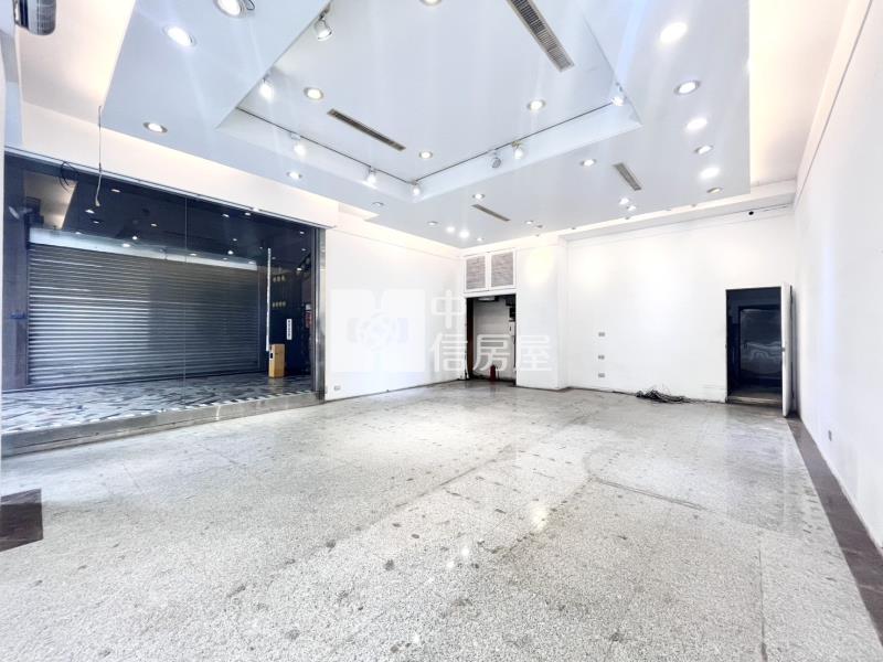 正天津服飾街6.4米大面寬角店(專任）房屋室內格局與周邊環境