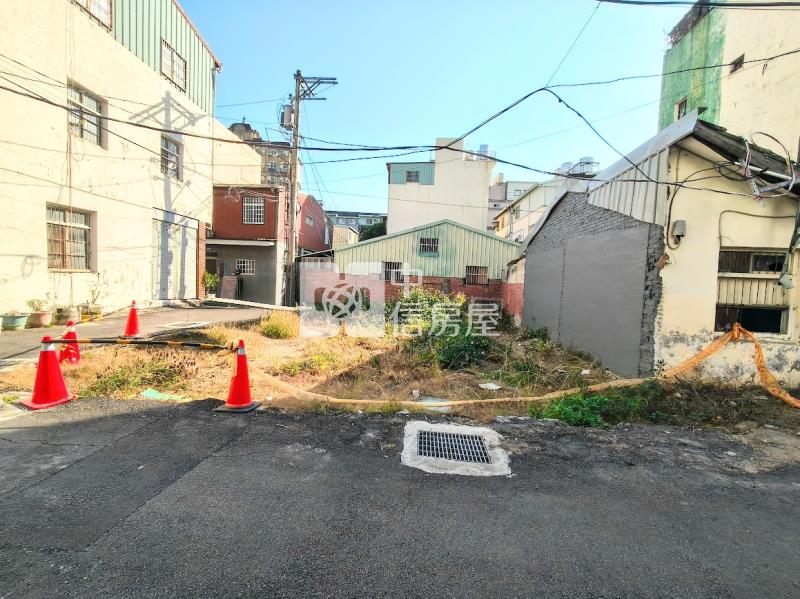 太平*入金窩建地*35坪.9米寬.投資自用皆宜房屋室內格局與周邊環境