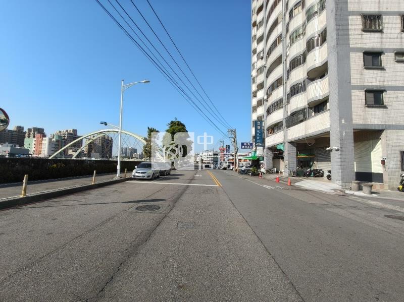 台中旱溪夜市*東方明珠*邊間正3樓店房屋室內格局與周邊環境