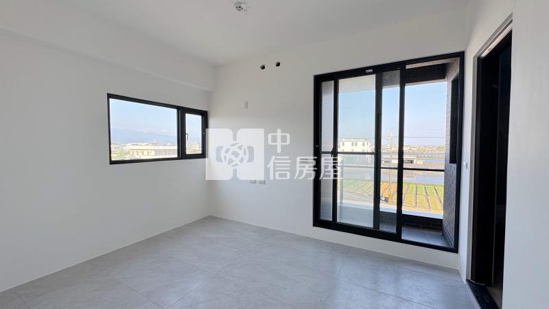 正臨191甲雙面路全新農舍房屋室內格局與周邊環境