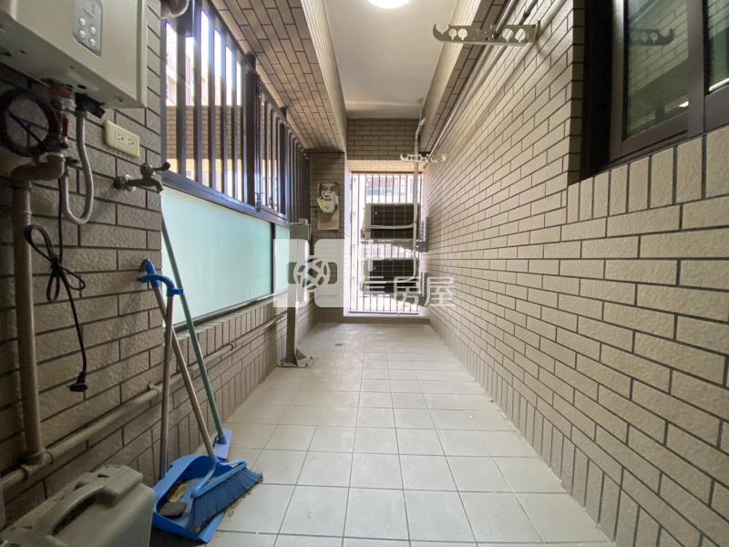 高鐵特區最便宜輕屋齡三房平車視野戶房屋室內格局與周邊環境