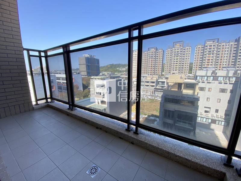 高鐵特區最便宜輕屋齡三房平車視野戶房屋室內格局與周邊環境