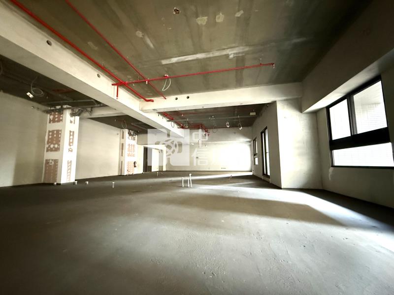 由鉅大謙高樓層毛胚雙平車房屋室內格局與周邊環境