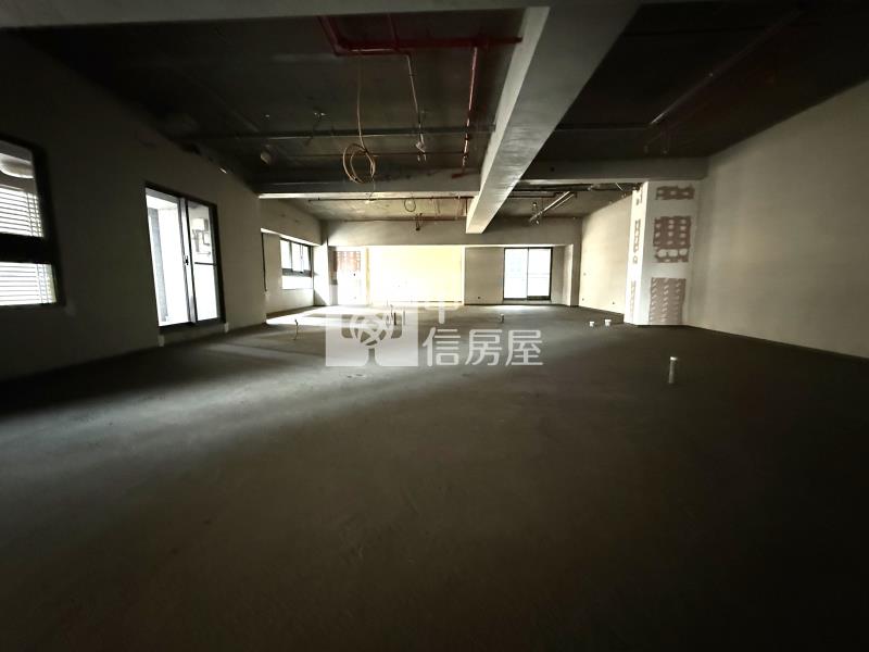 由鉅大謙高樓層毛胚雙平車房屋室內格局與周邊環境