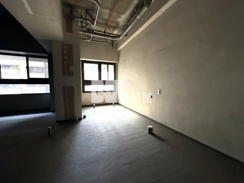 由鉅大謙高樓層毛胚雙平車房屋室內格局與周邊環境