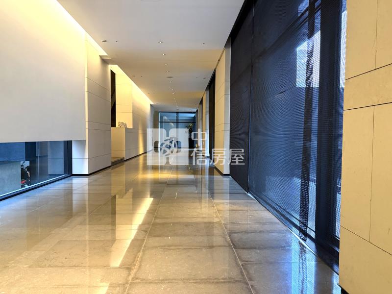 由鉅大謙高樓層毛胚雙平車房屋室內格局與周邊環境