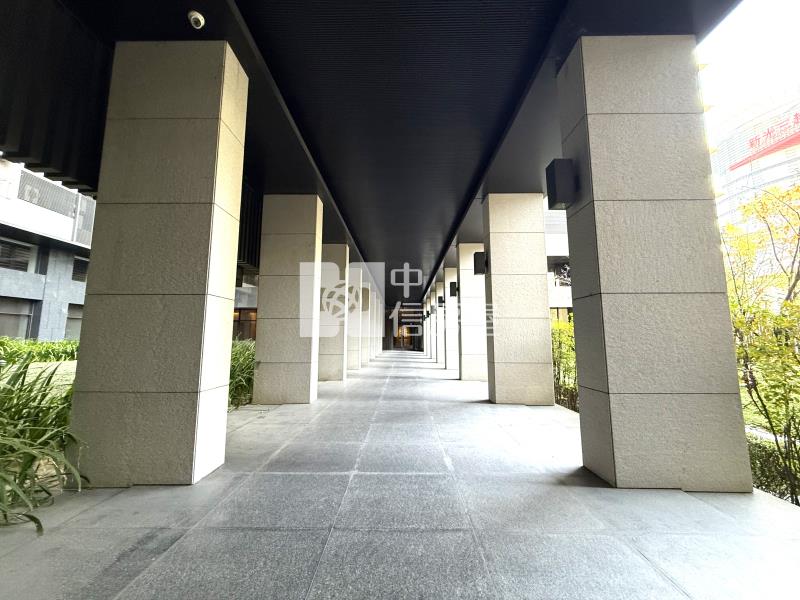 由鉅大謙高樓層毛胚雙平車房屋室內格局與周邊環境