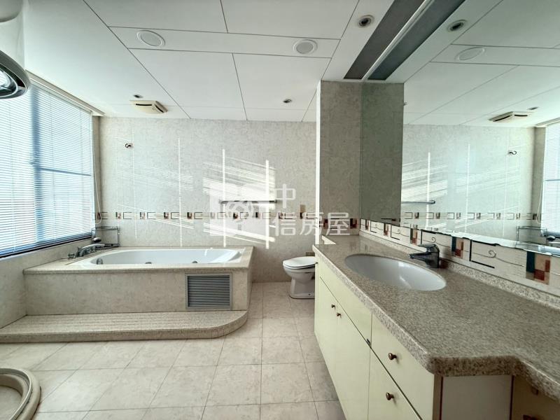 (寰宇層峰)七期 水安捷運站高級裝潢雙車別墅房屋室內格局與周邊環境