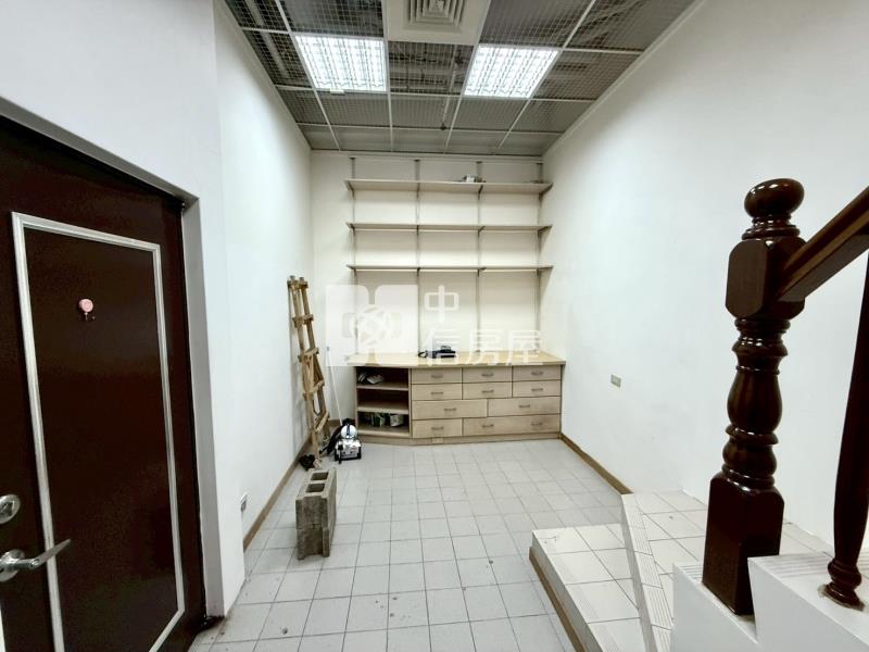 (寰宇層峰)七期 水安捷運站高級裝潢雙車別墅房屋室內格局與周邊環境