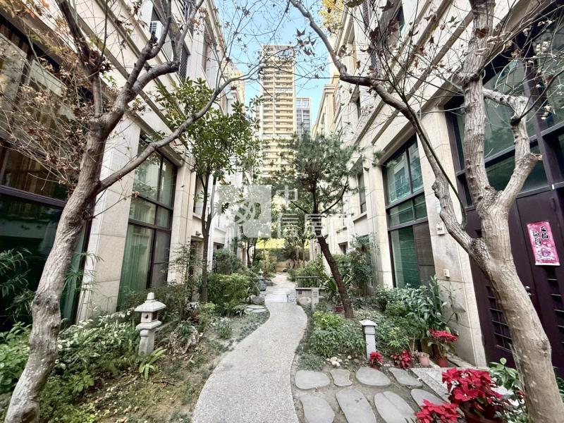 (寰宇層峰)七期 水安捷運站高級裝潢雙車別墅房屋室內格局與周邊環境