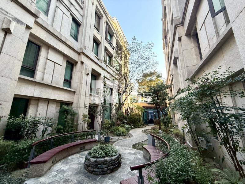 (寰宇層峰)七期 水安捷運站高級裝潢雙車別墅房屋室內格局與周邊環境