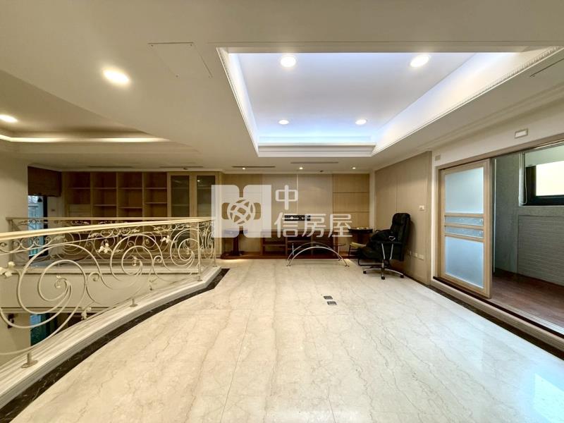 (寰宇層峰)七期 水安捷運站高級裝潢雙車別墅房屋室內格局與周邊環境