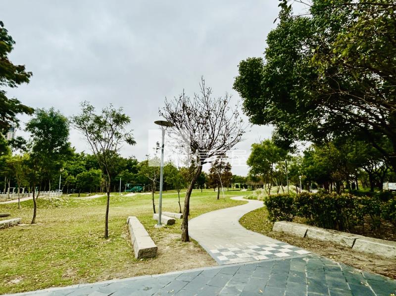 竹北角間電梯優質百坪透天金店面B房屋室內格局與周邊環境