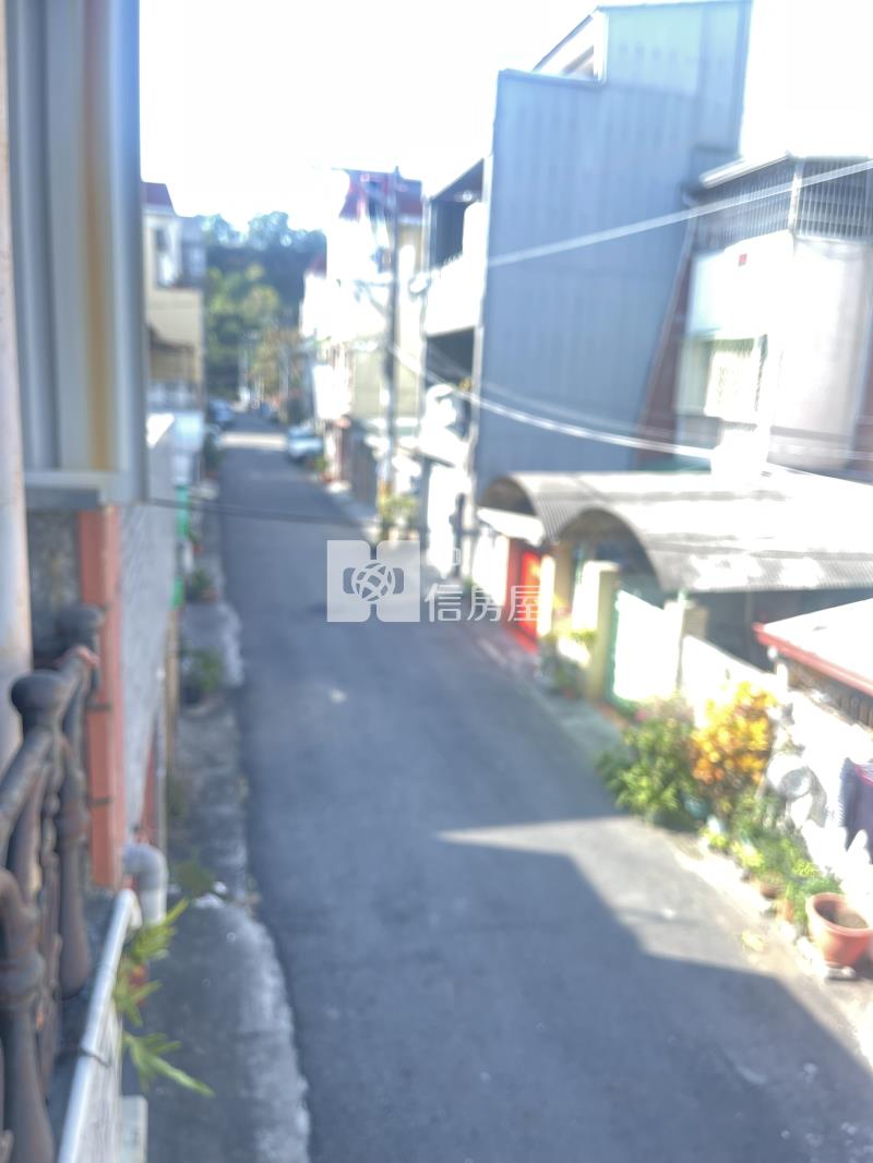 仁美國小懷舊雙車庫別墅房屋室內格局與周邊環境