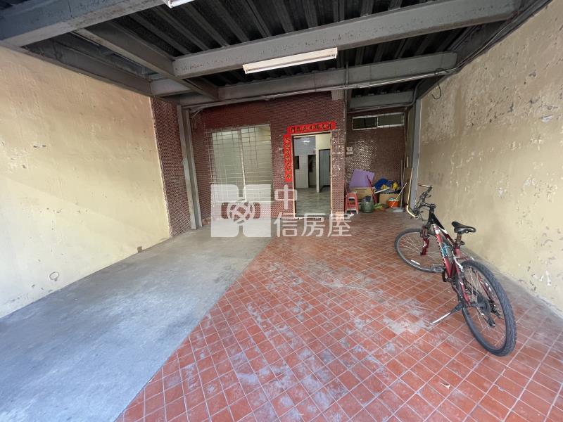 仁美國小懷舊雙車庫別墅房屋室內格局與周邊環境